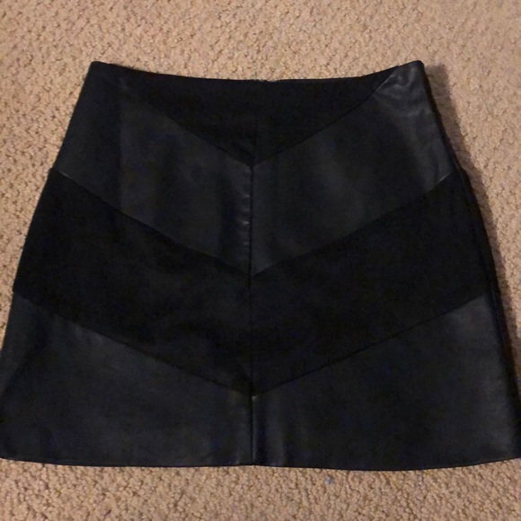 Forever 21 Dresses & Skirts - Forever 21 faux leather and suede miniskirt sz s Forever 21 Dresses & Skirts - Forever 21 faux leather and suede miniskirt sz s